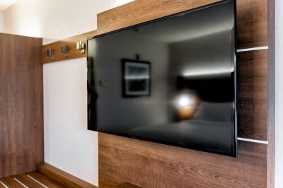 Flatscreen TV Mounting